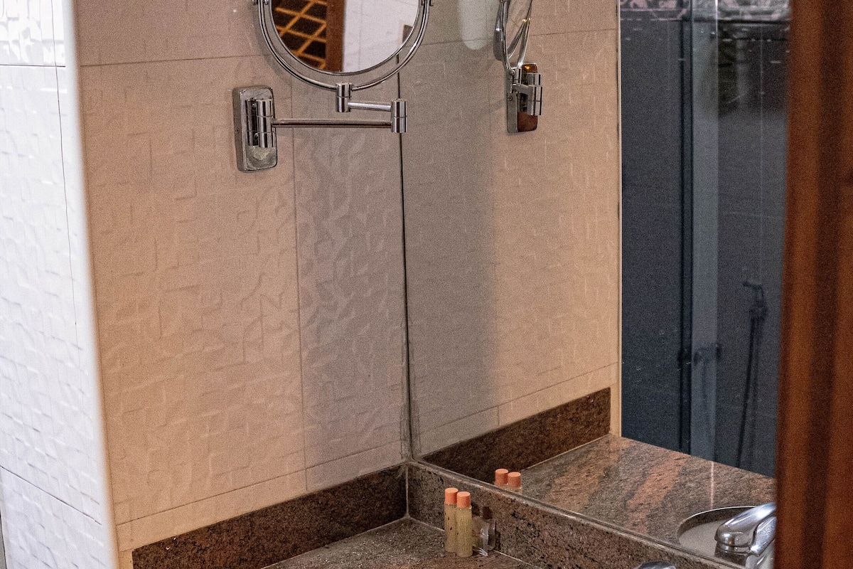 suíte superior stream | bathroom | free toiletries, hair dryer, towels