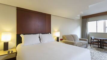 Suíte Superior Executiva Stream C/ Hidro | Frigobar, escrivaninha, quartos à prova de som, Wi-Fi de cortesia