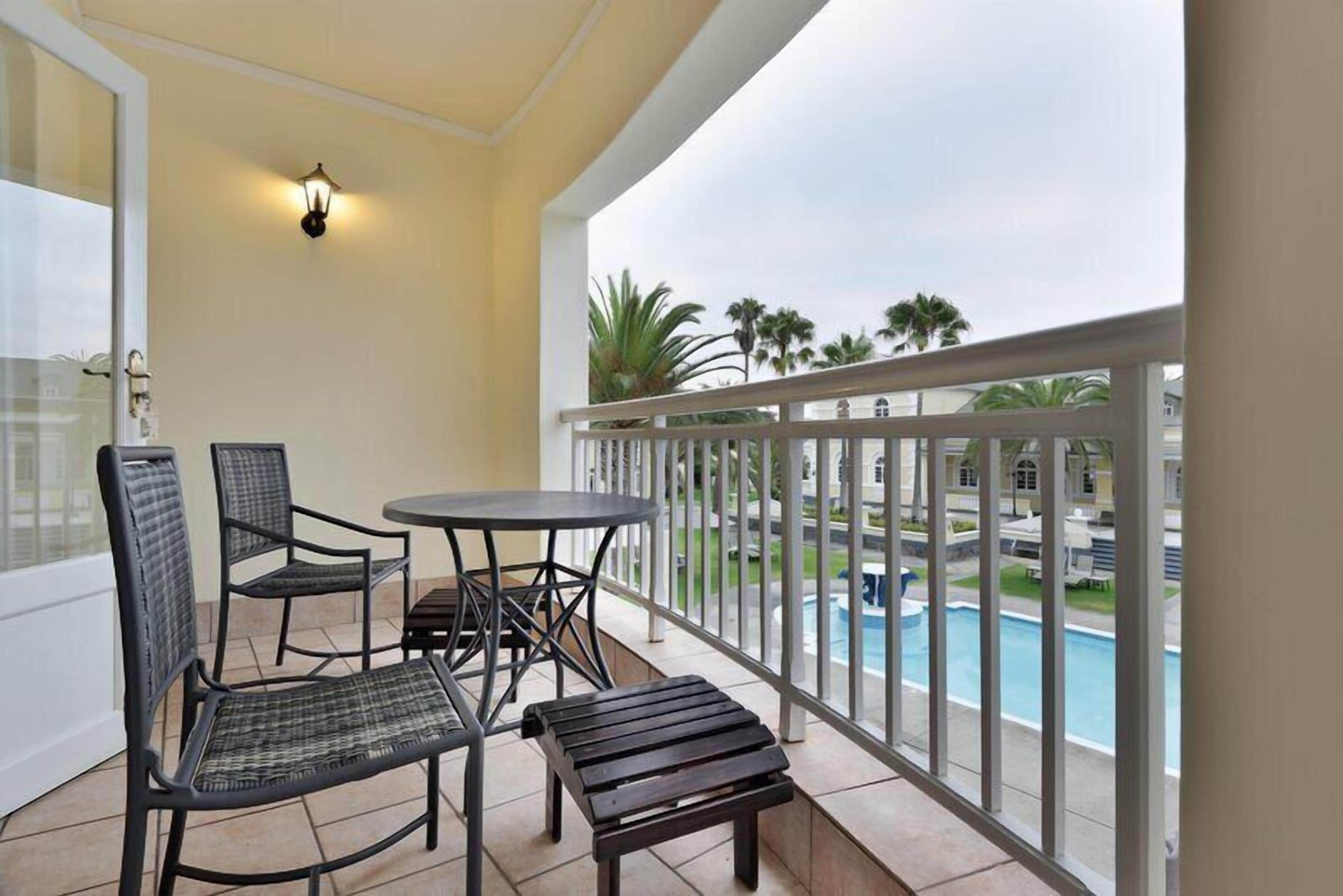 King Suite | Outdoor dining | Breakfast, lunch and dinner served
