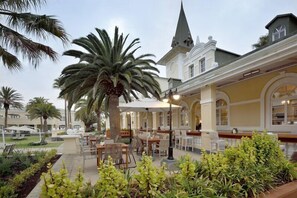 Breakfast, lunch and dinner served  - Swakopmund Hotel (Swakopmund)