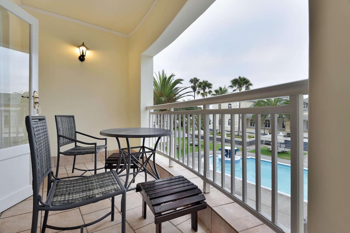 King Suite | 1 bedroom, minibar, in-room safe, desk