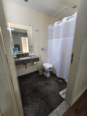 Quarto Twin Standard | Bathroom
