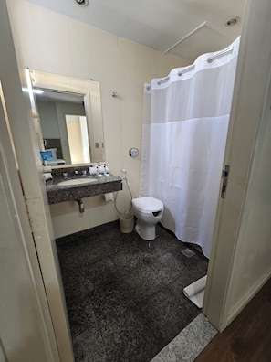 Quarto Twin Standard | Bathroom