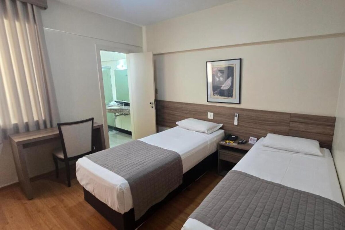 Minibar, bureau, Wi-Fi gratuit, draps fournis