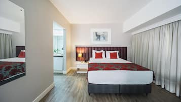 Kamar Triple Deluks, Beberapa Tempat Tidur | Minibar, brankas, meja kerja, dan kedap suara