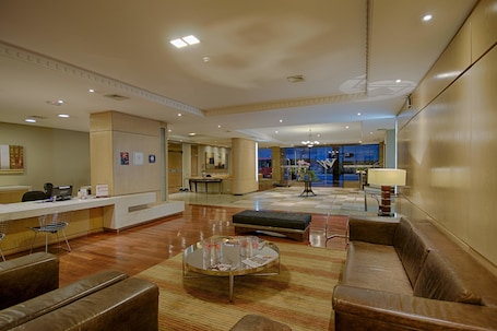 Recepción. Hotel Victoria Villa Curitiba By Nacional Inn