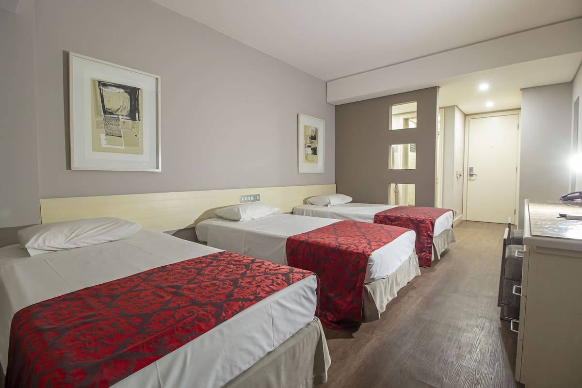 Deluxe Triple Room, 3 Single Beds | 1 bedroom, minibar, in-room safe, desk