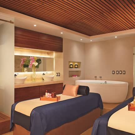 Couples treatment rooms, hot tub, body treatments, mud baths