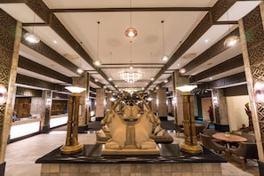 2 bars/lounges - Windhoek Country Club (Windhoek)