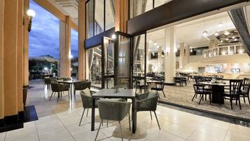 3 restauranter, frokost serveres