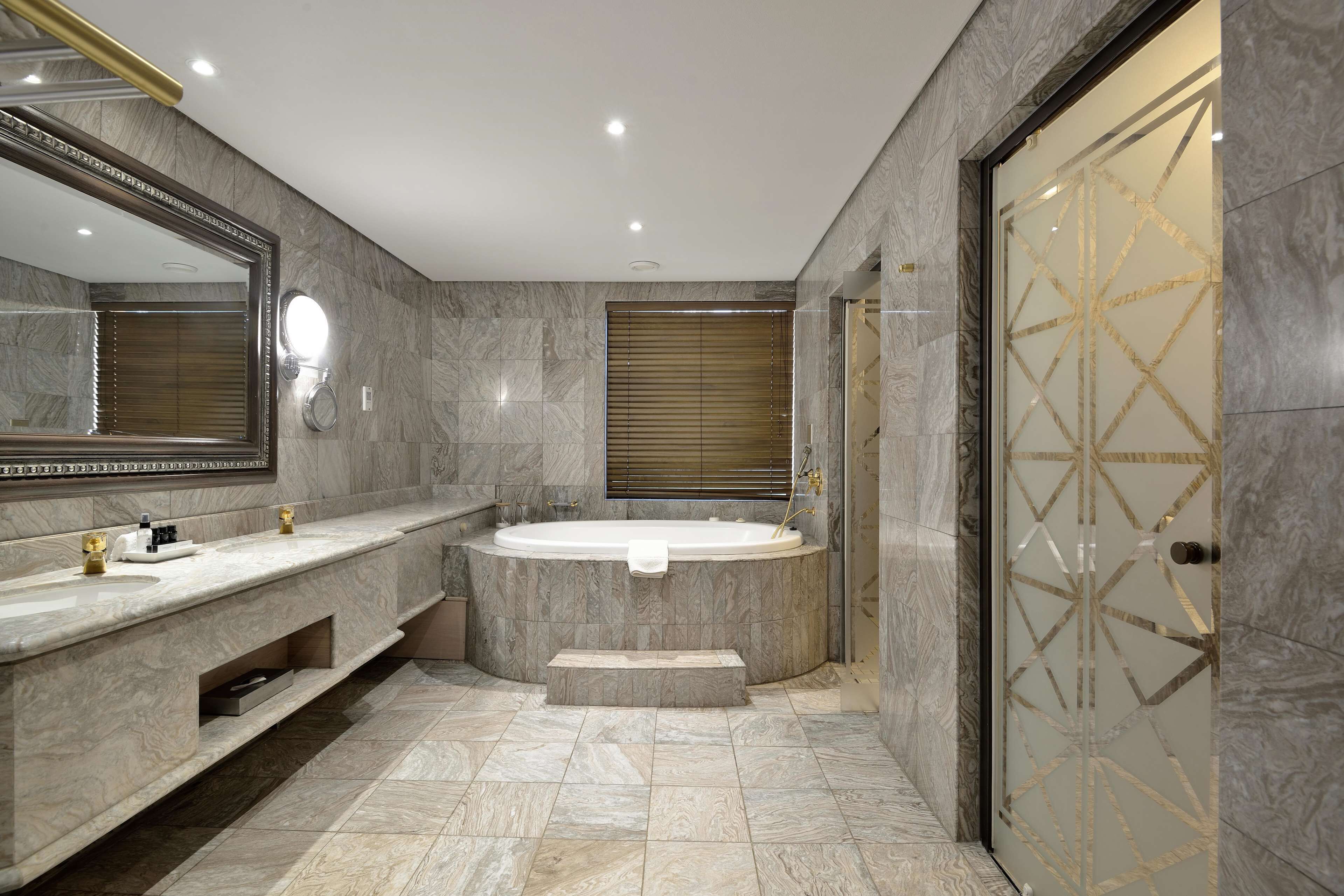 separate bathtub and shower, free toiletries, hair dryer, towels