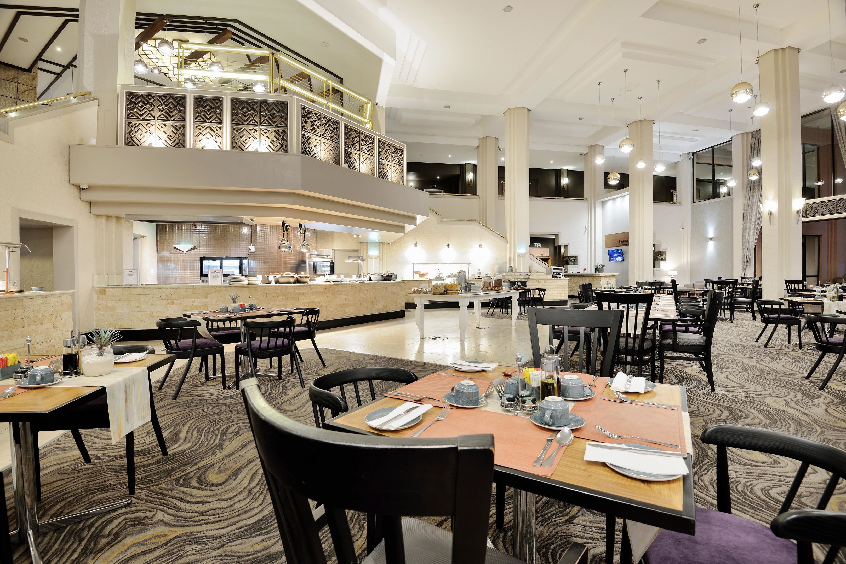 3 restaurants, breakfast served