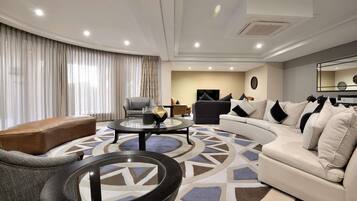 1 dormitorio, ropa de cama hipoalergénica, edredones de plumas y minibar