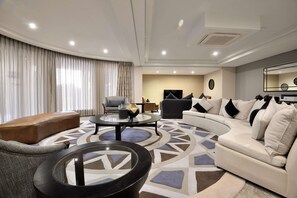 1 habitación, ropa de cama hipoalergénica, cubrecamas y minibar 