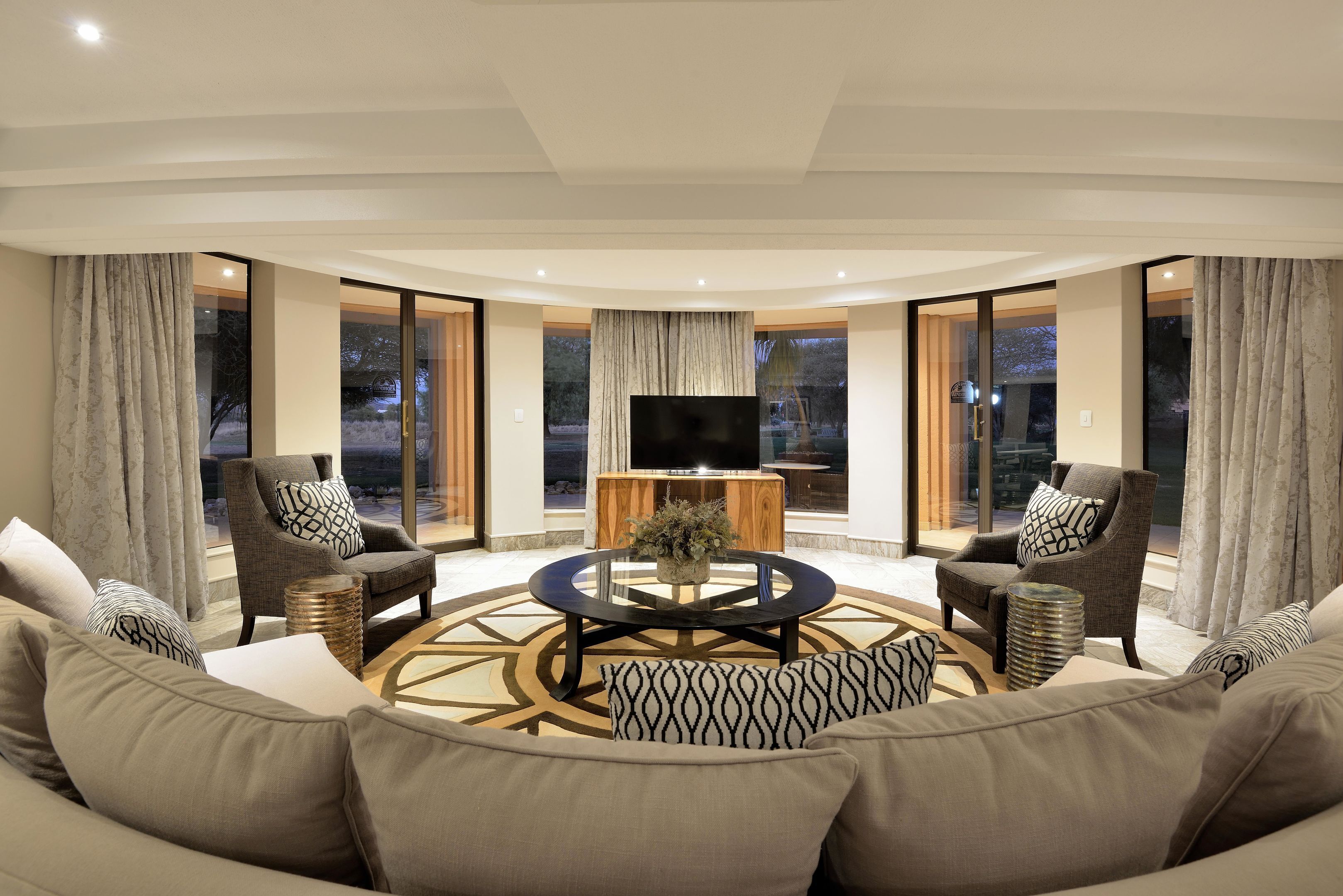 Deluxe Suite, 1 King Bed | Interior