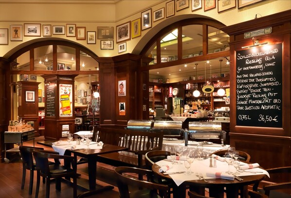 Petit déjeuner et dîner servis sur place, spécialités Cuisine allemande