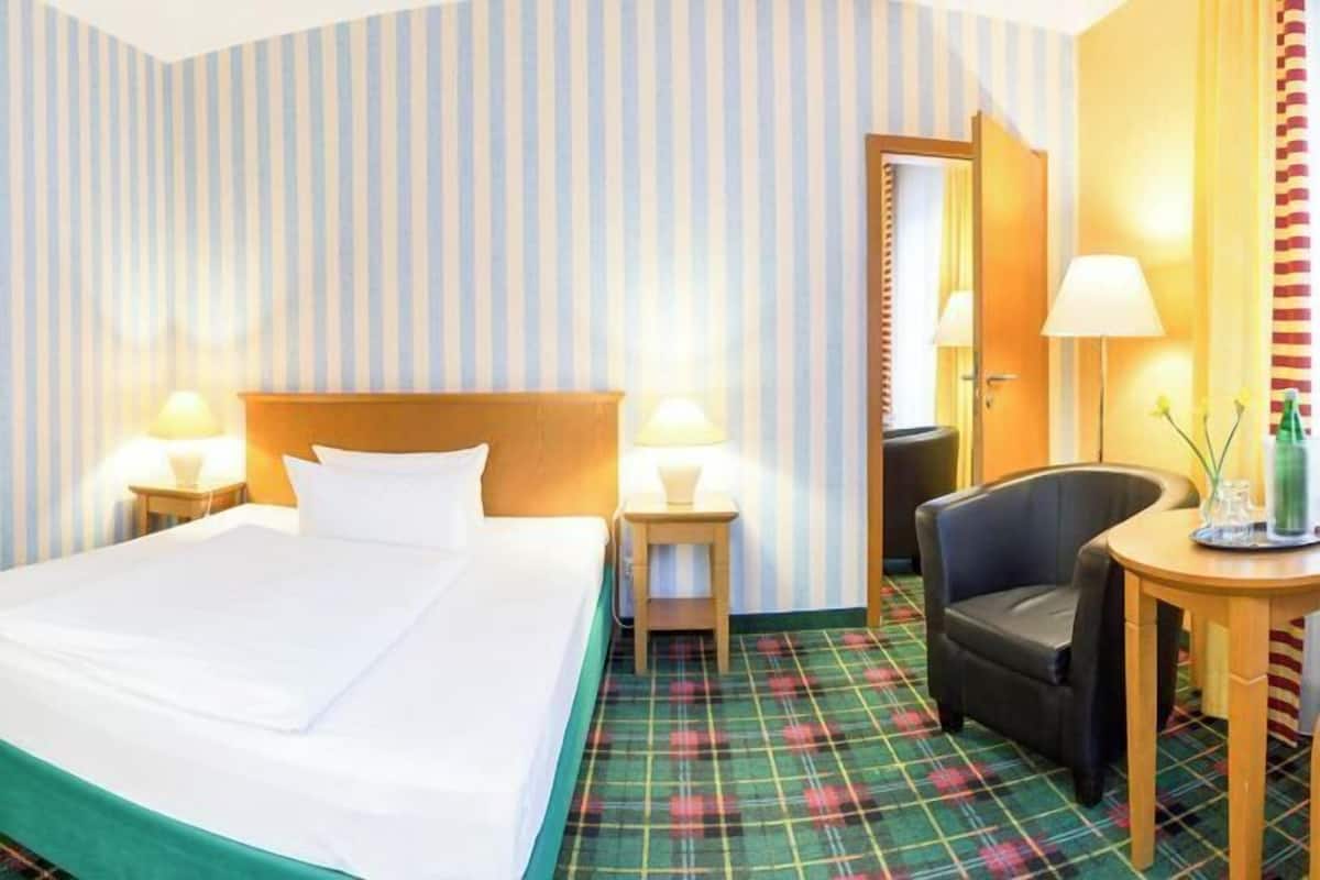 Premium bedding, in-room safe, desk, soundproofing