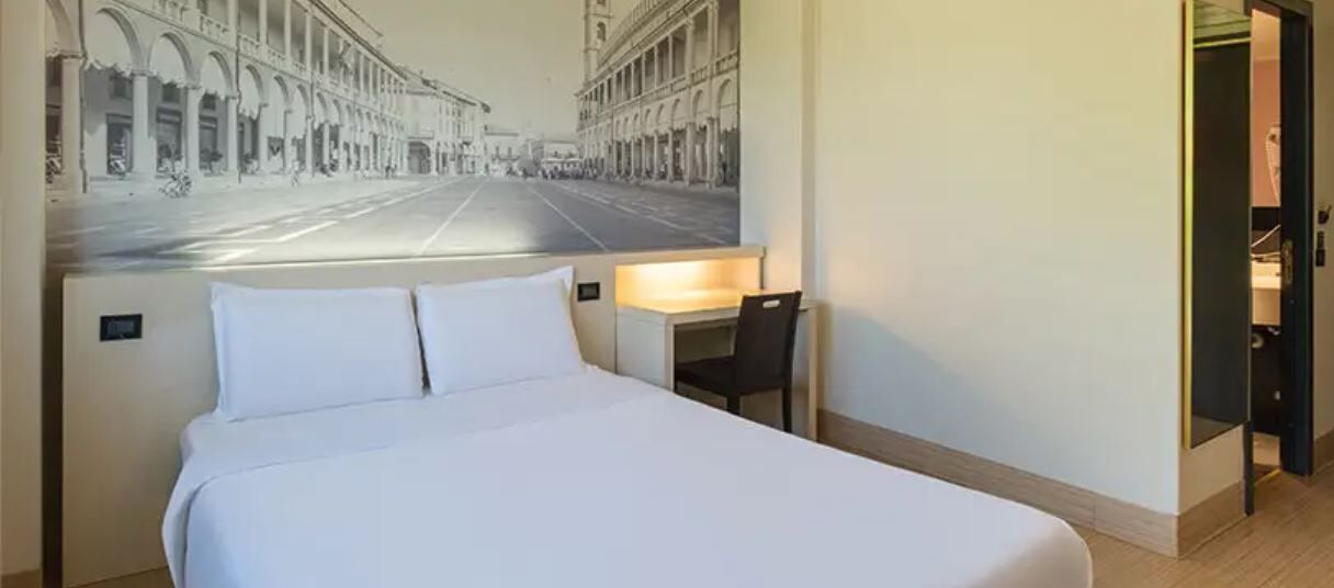 Desk, WiFi (free), bed sheets