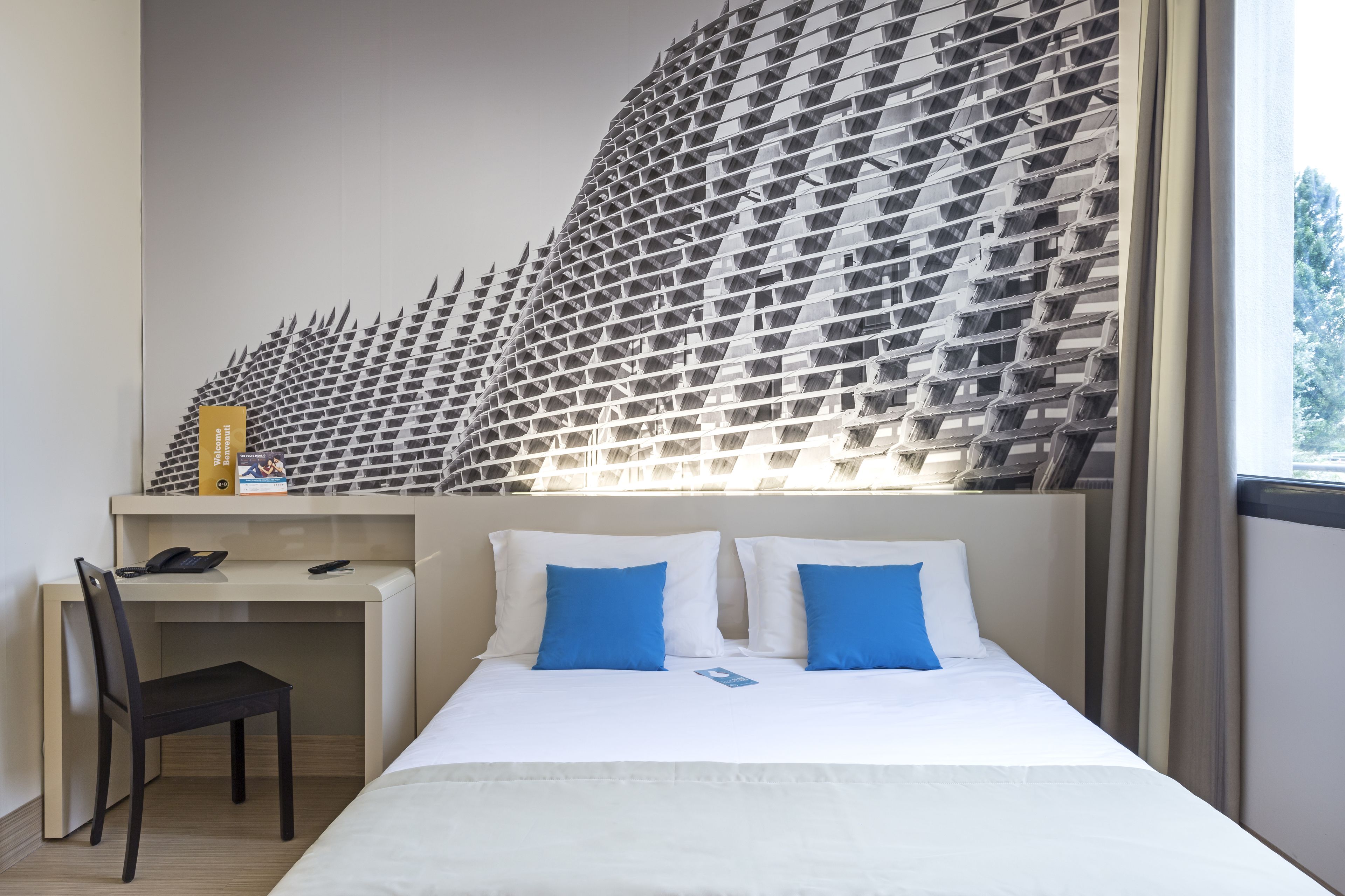 triple room, non smoking | 1 bedroom, desk, free wifi, bed sheets