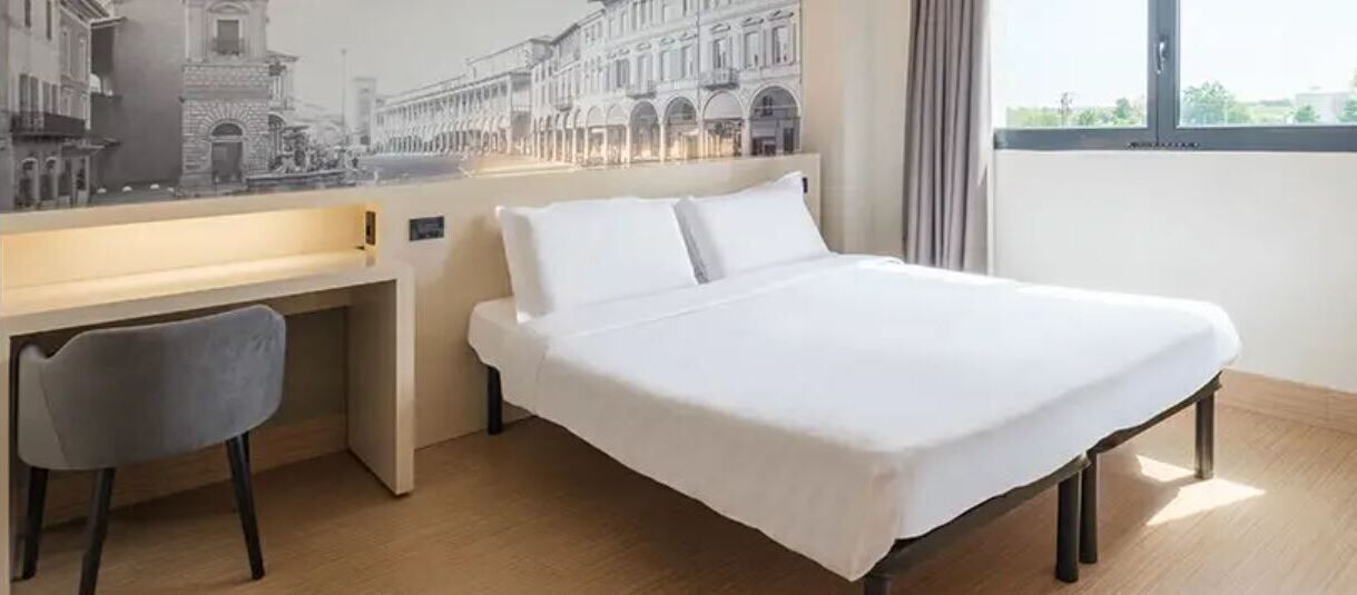 Desk, WiFi (free), bed sheets