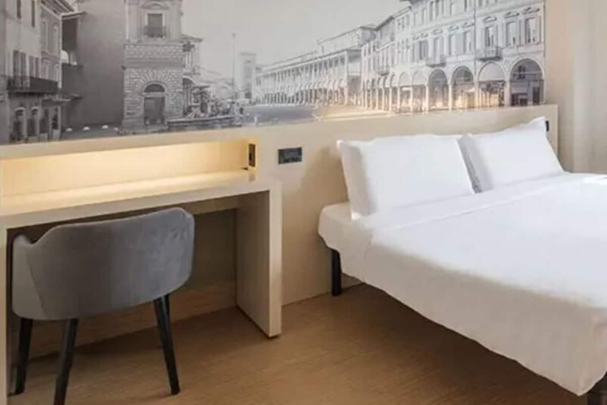 Desk, WiFi (free), bed sheets