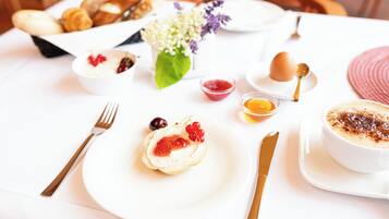 Desayuno buffet todos los días (EUR 16 por persona)