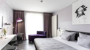 Phòng đôi Tiêu chuẩn, 1 giường đôi | Bộ đồ giường cao cấp, bàn, khu vực làm việc phù hợp cho laptop