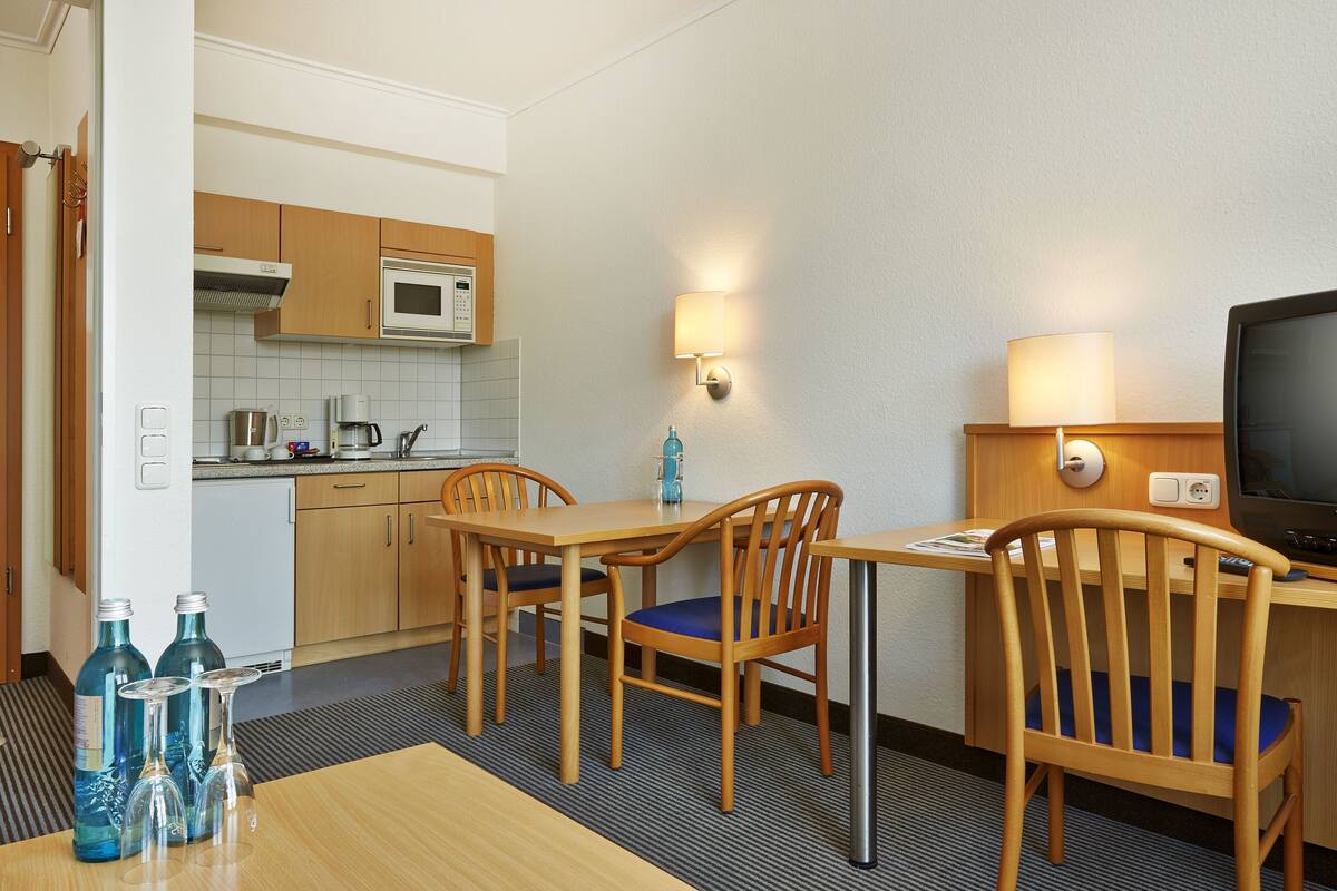 Apartment, 1 Bedroom, Kitchenette (Dinette, Bathroom with bathtub) | Private kitchen