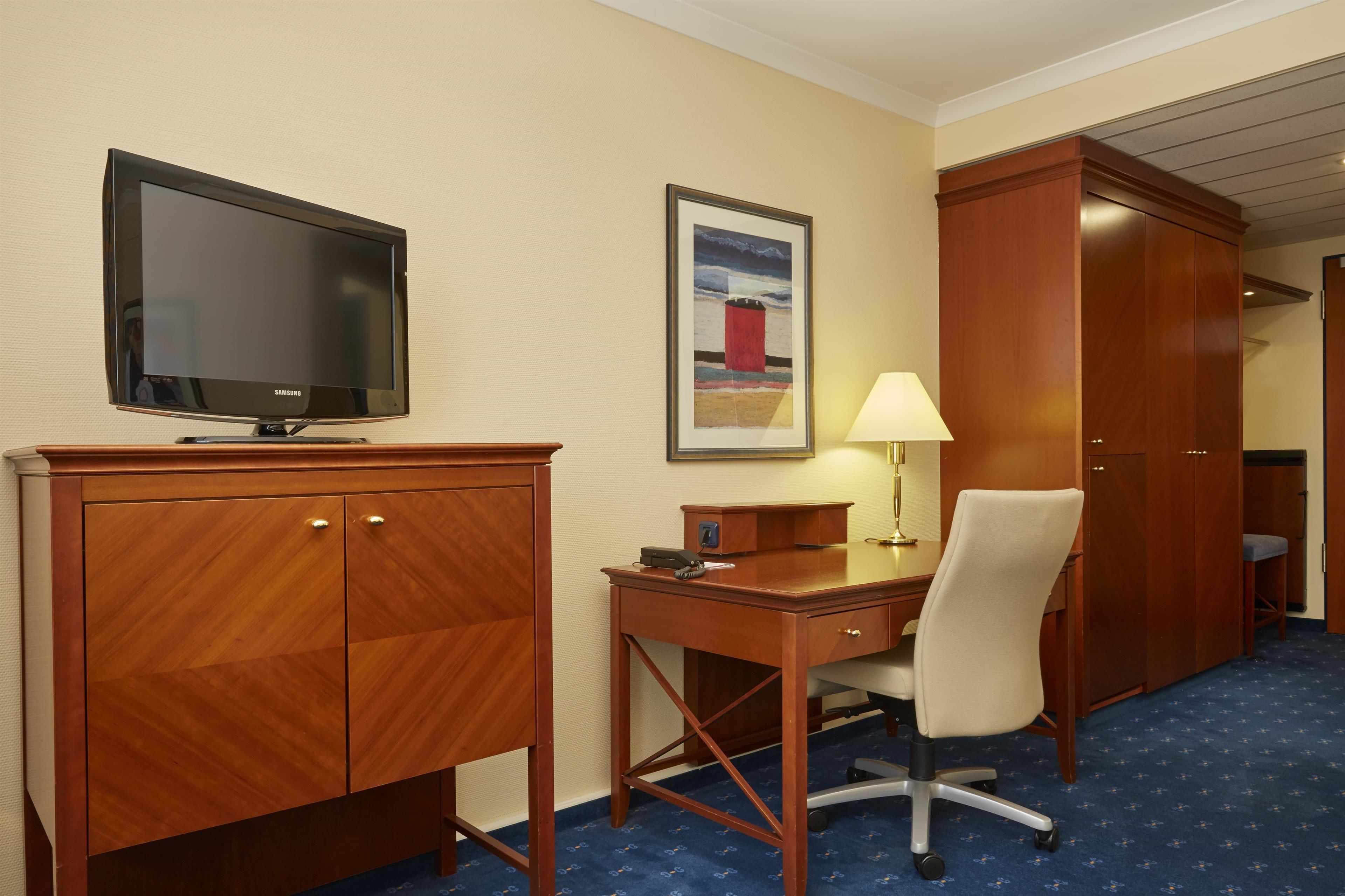 1 bedroom, hypo-allergenic bedding, in-room safe, desk