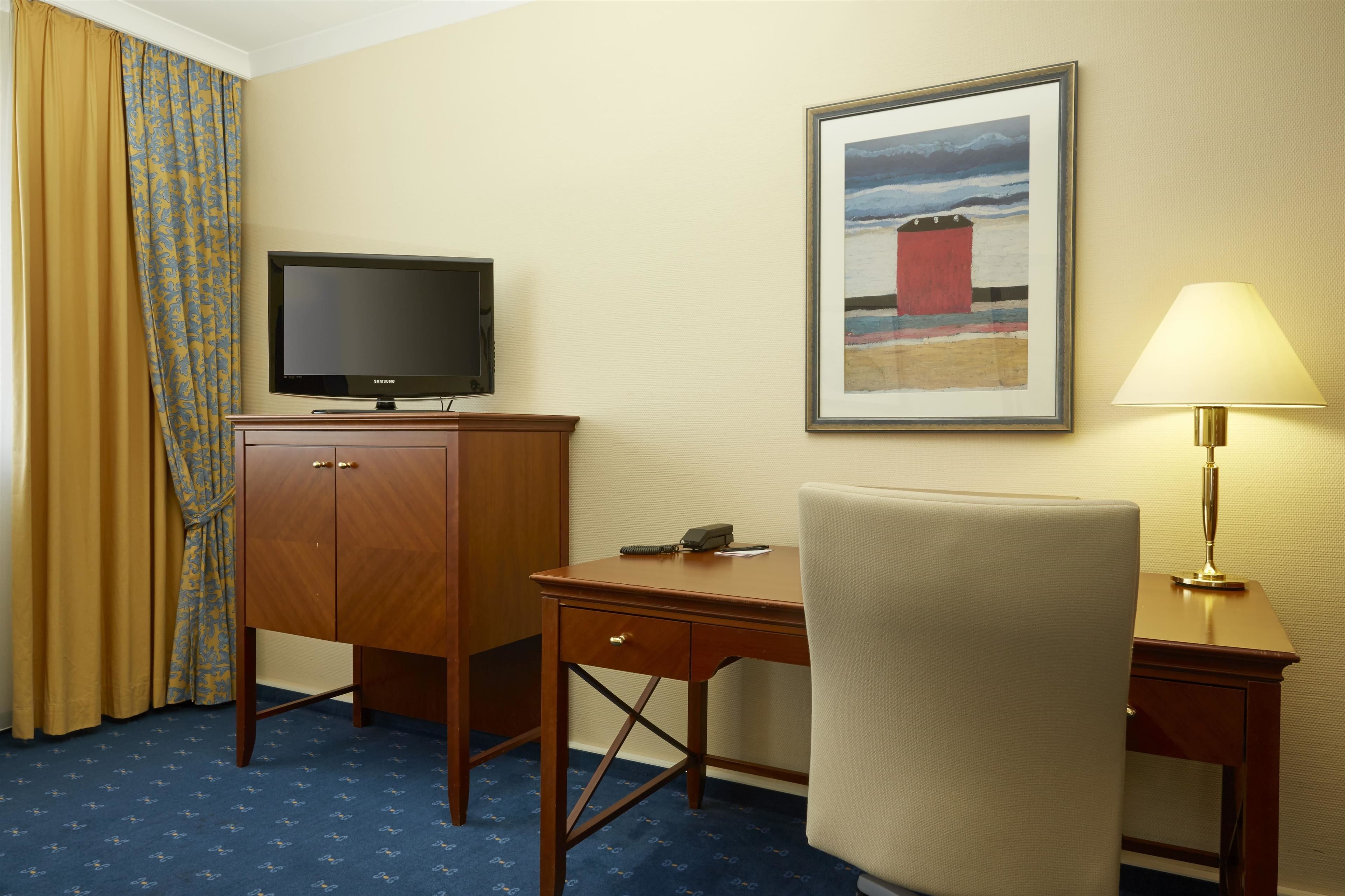 1 bedroom, hypo-allergenic bedding, in-room safe, desk