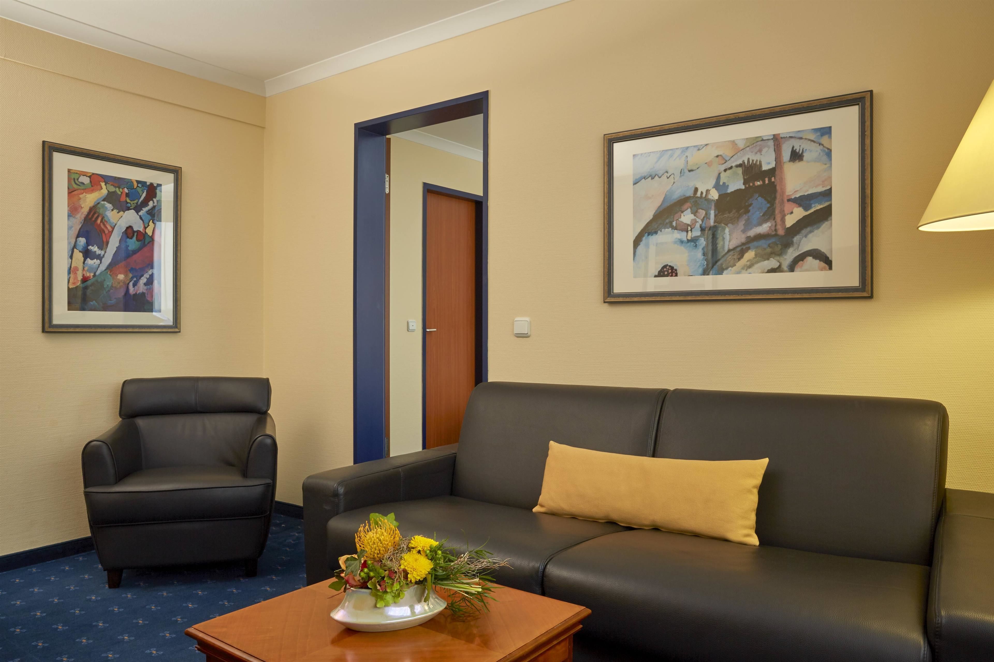 junior suite | 1 bedroom, hypo-allergenic bedding, in-room safe, desk