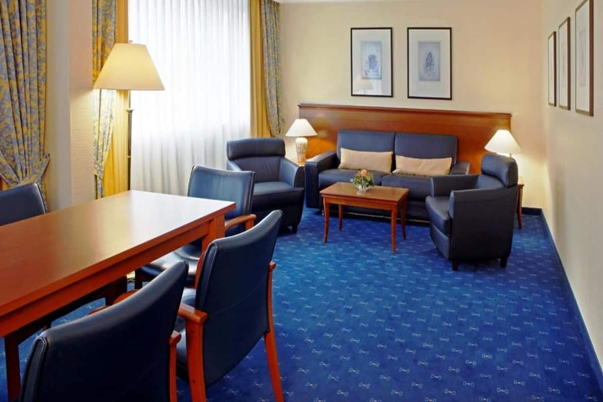 Literie hypoallergénique, coffres-forts dans les chambres, bureau