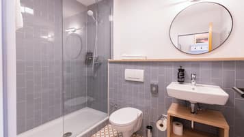 Dusche, Haartrockner, Handtücher
