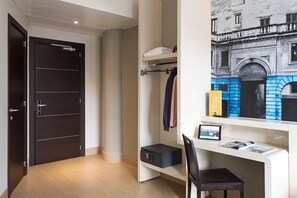 Memory foam beds, in-room safe, desk, soundproofing - B&B Hotel Mantova (San Giorgio di Mantova)