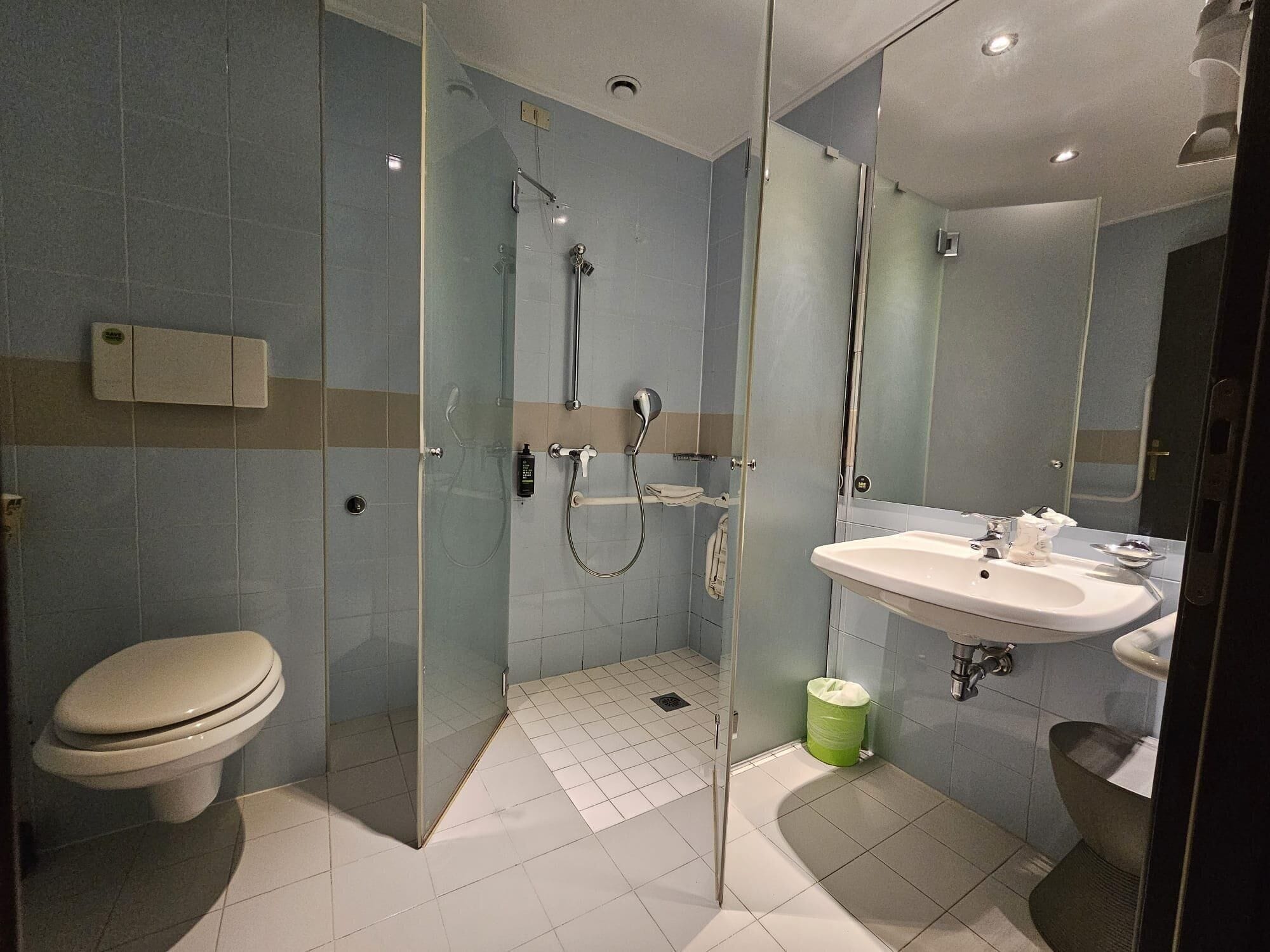 Chambre Triple Standard, accessible aux personnes à mobilité réduite, non-fumeur