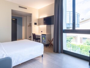 Memory foam beds, in-room safe, desk, soundproofing - B&B Hotel Mantova (San Giorgio di Mantova)