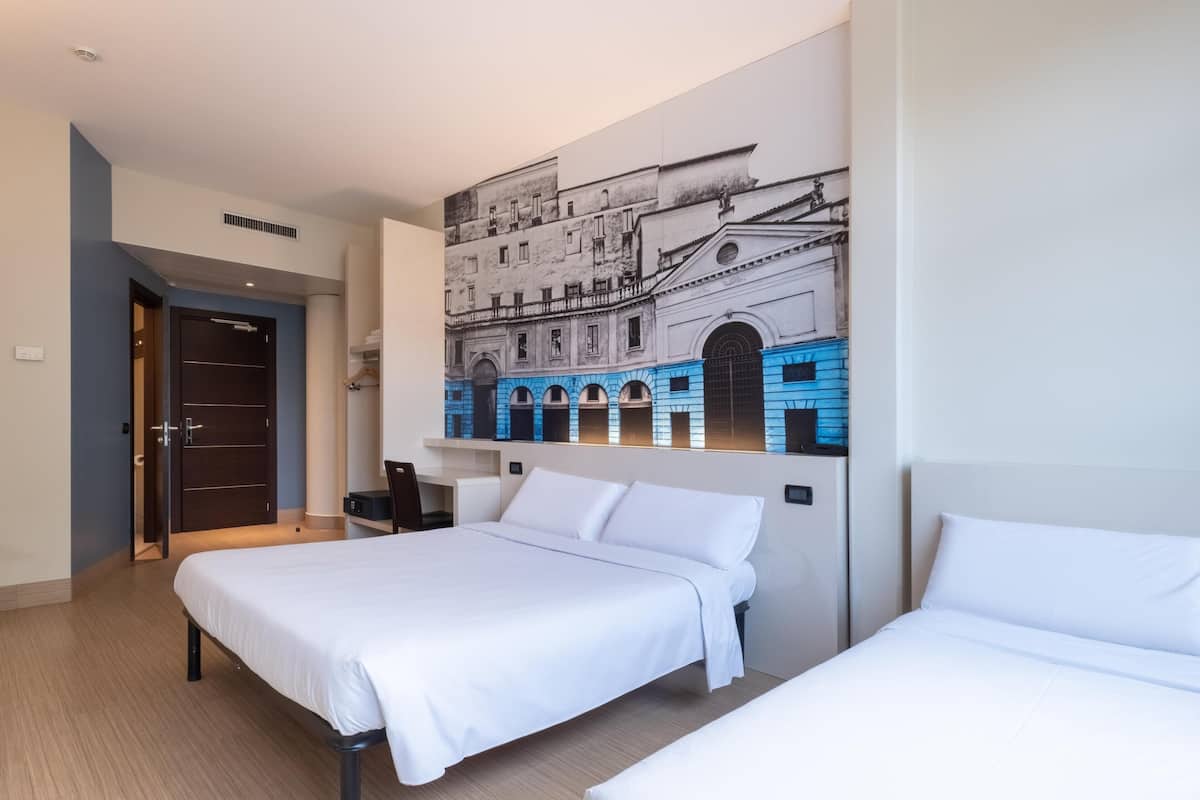 Memory-foam beds, in-room safe, desk, soundproofing