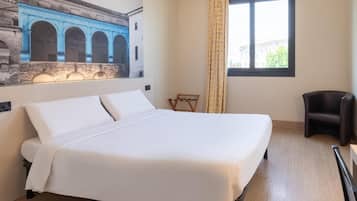 Memory-foam beds, in-room safe, desk, soundproofing