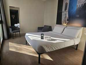 슈피리어 더블룸, 금연 | 메모리폼 침대, 객실 내 금고, 책상, 방음 설비