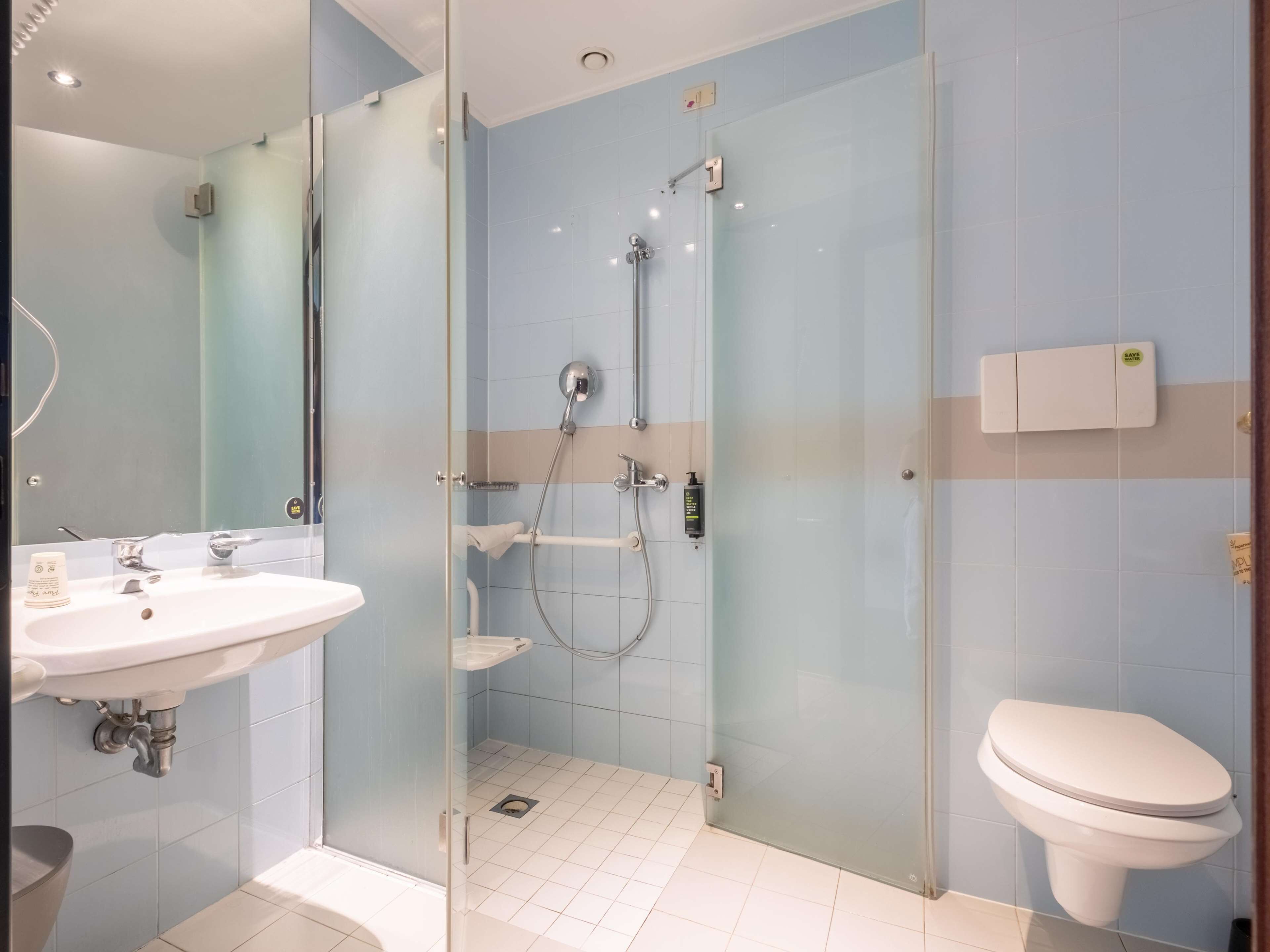 standard triple room, accessible, non smoking | bathroom | shower, rainfall showerhead, hair dryer, bidet