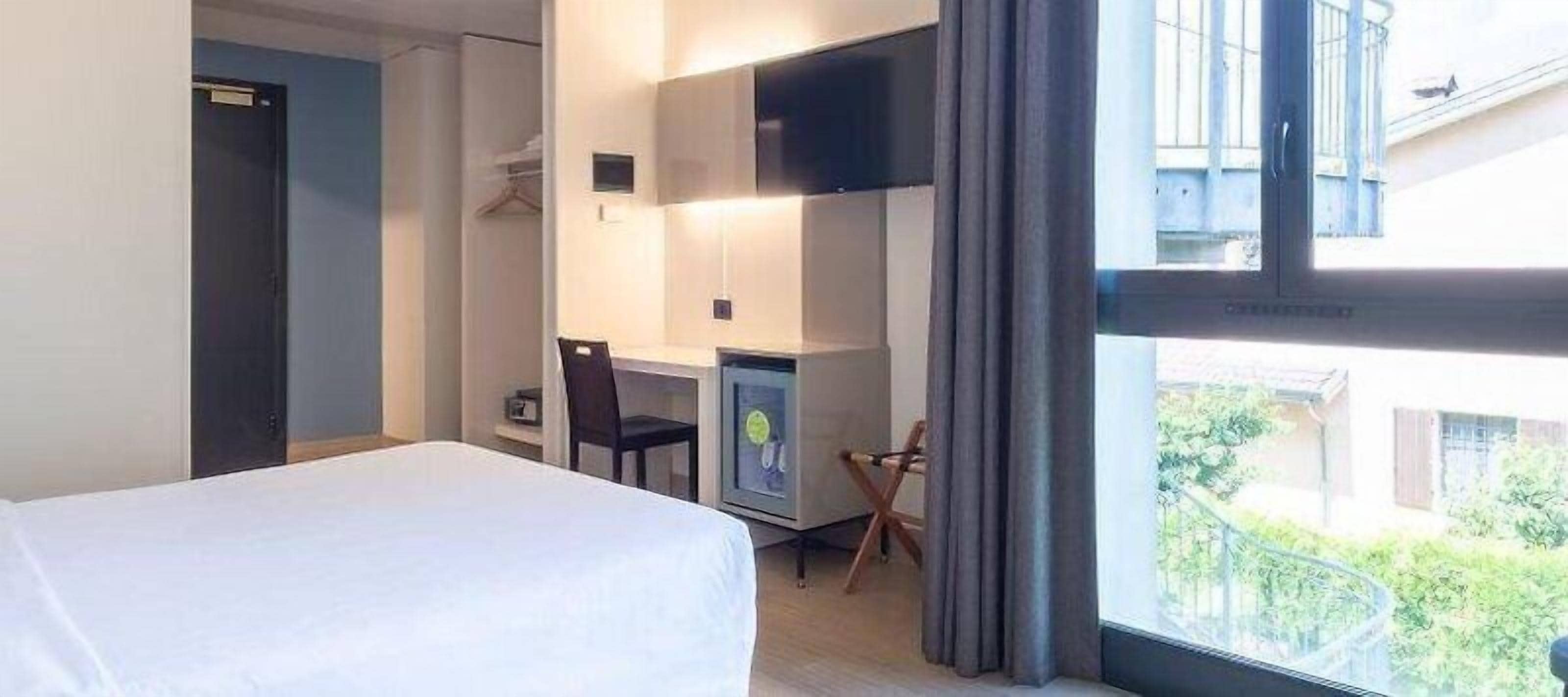 Chambre Double Supérieure, non-fumeurs | Matelas mémoire de forme, coffres-forts dans les chambres, bureau