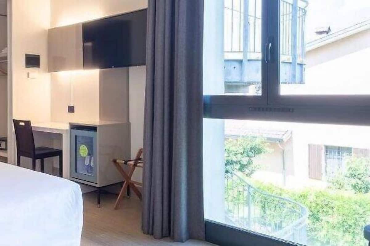 Chambre Double Supérieure, non-fumeurs | Matelas mémoire de forme, coffres-forts dans les chambres, bureau