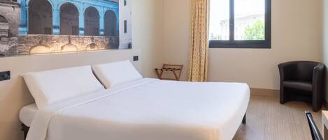 Memory-foam beds, in-room safe, desk, soundproofing