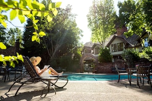2 outdoor pools, open 7:00 AM to 11:00 PM, free pool cabanas