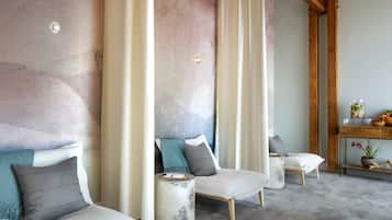 Couples treatment rooms, steam room, hot stone massages