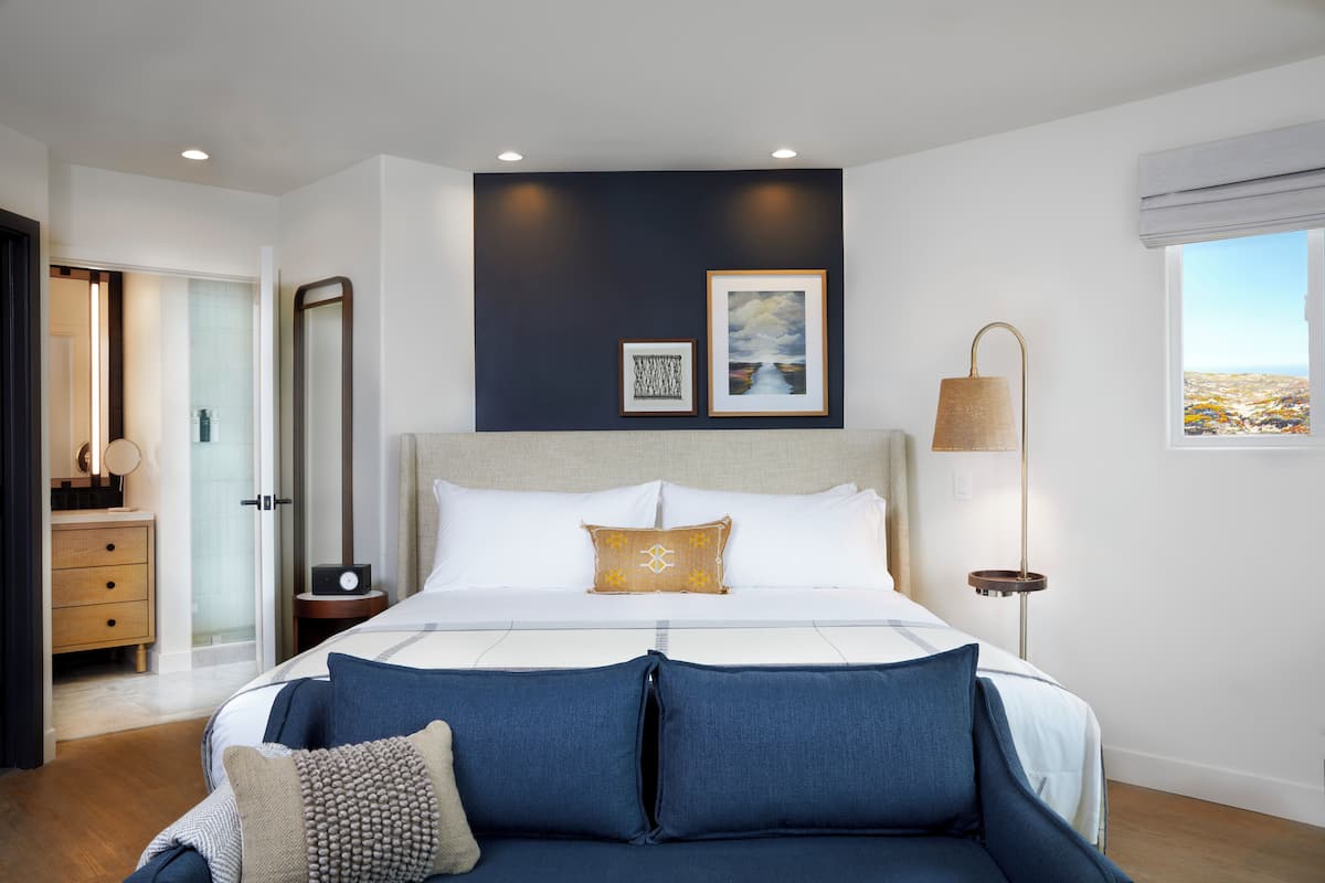 Egyptian cotton sheets, premium bedding, down comforters, pillowtop beds