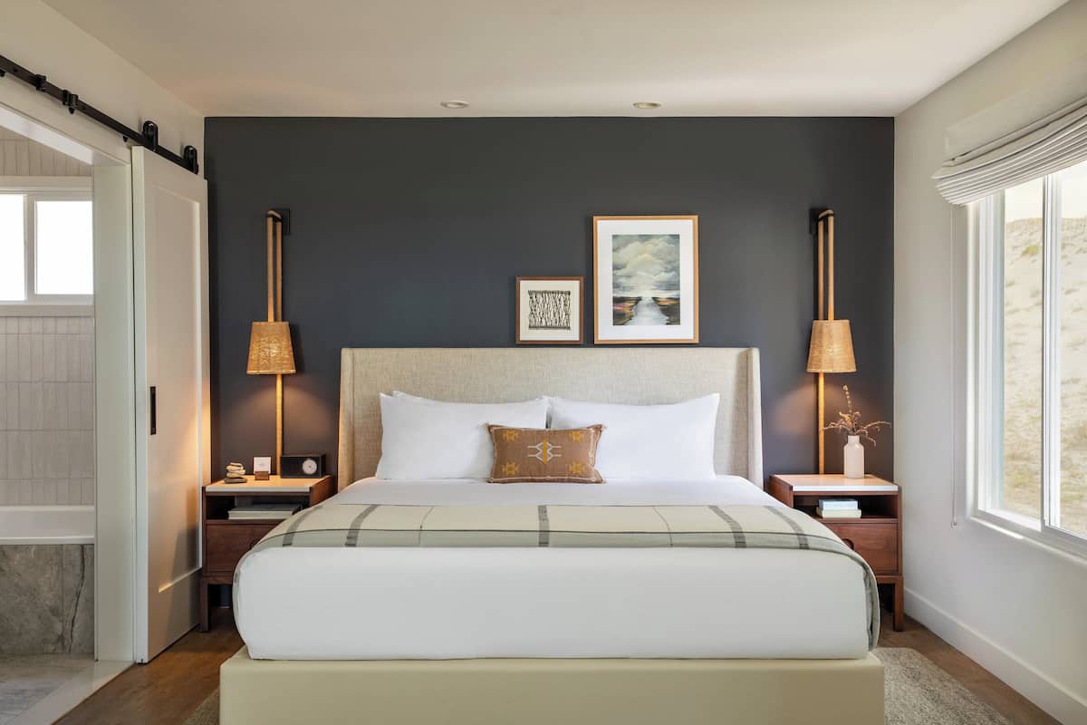 egyptian cotton sheets, premium bedding, down duvets, pillow-top beds