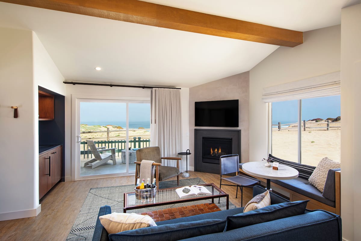 Suite Panoramique, 1 trÚs grand lit et 1 canapé-lit, en front de mer
