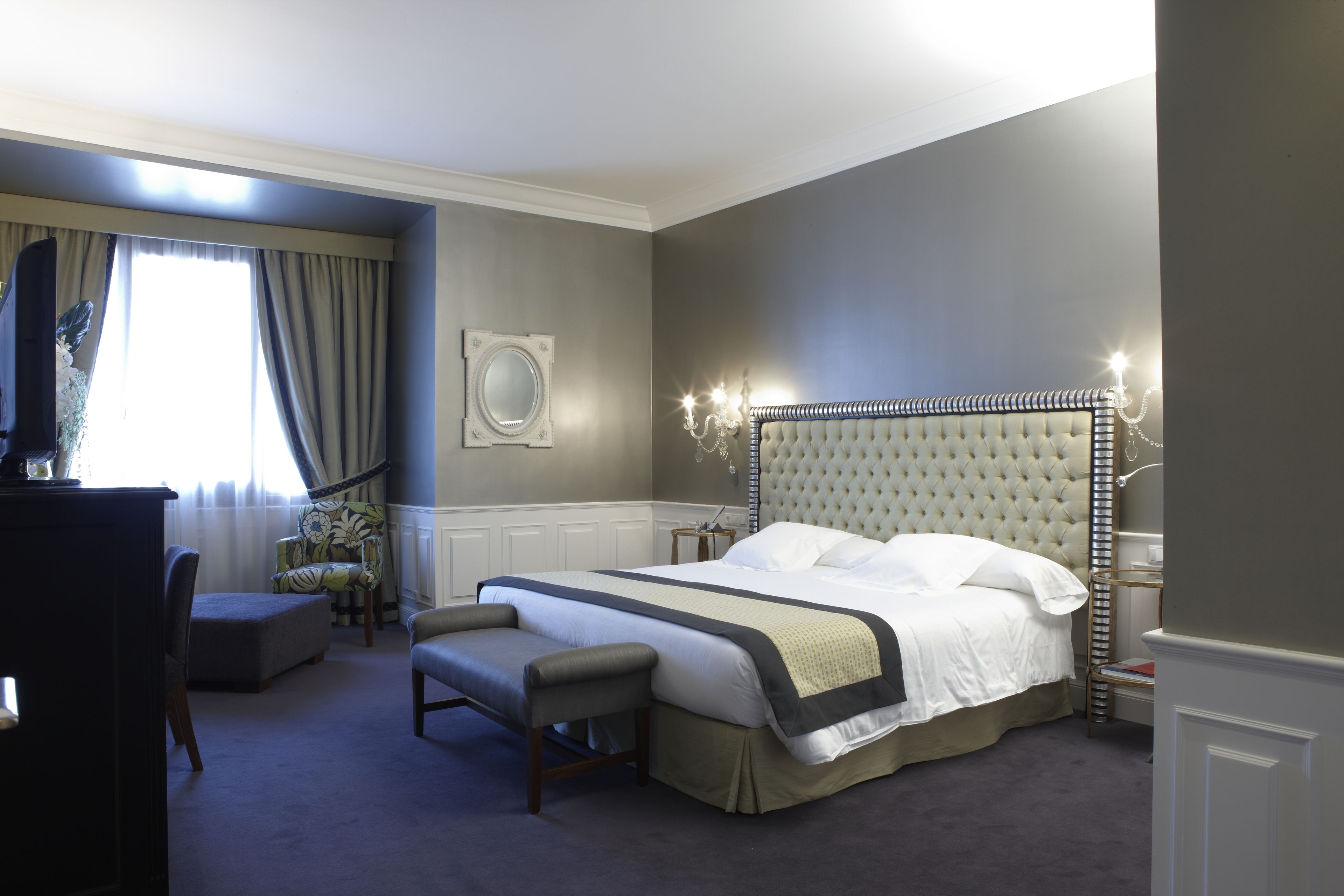 junior suite, city view | minibar, in-room safe, desk, laptop workspace