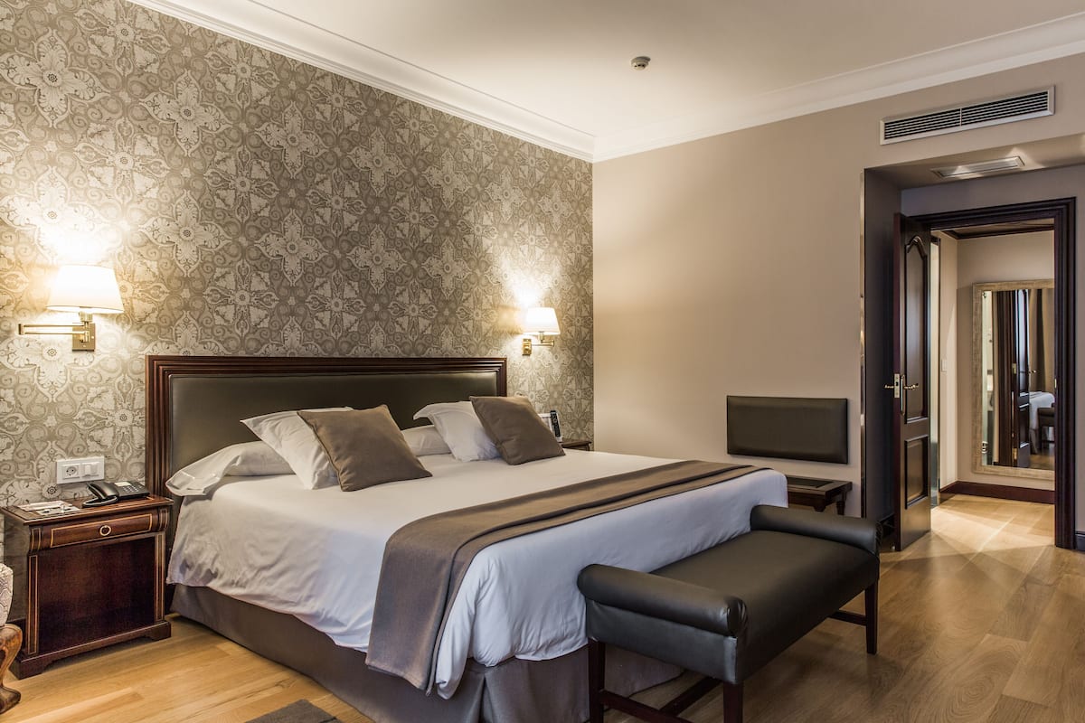 junior suite, city view | minibar, in-room safe, desk, laptop workspace